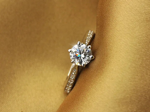 Lumora Ring